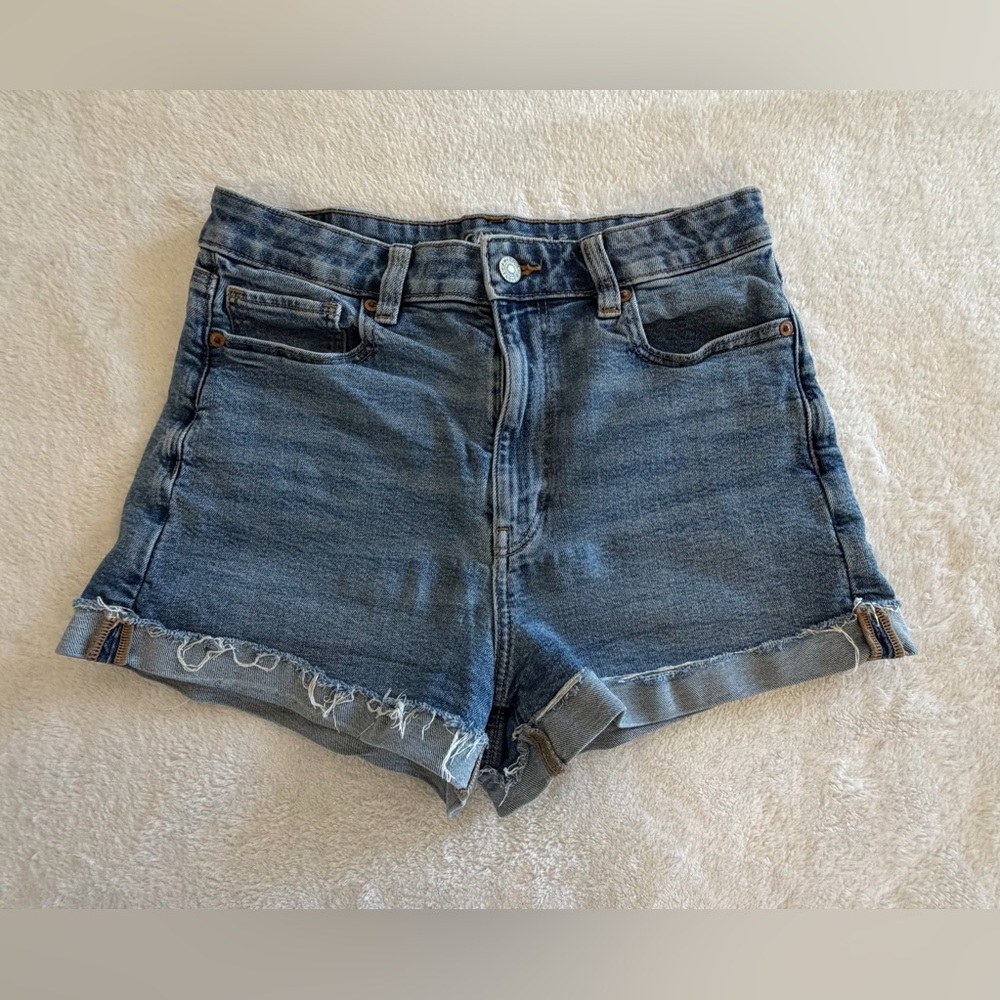 Size 8 American Eagle High Rise Denim Shorts Frayed Hem Medium Wash Casual